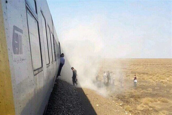 حریق در یکی از واگن‌های قطار تهران –مشهد/ مسافران قطار به سلامت تخلیه شدند