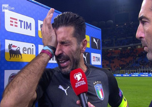 اشک‌های بوفون پس از ناکامی ایتالیا از صعود به جام جهانی 2018 +فیلم