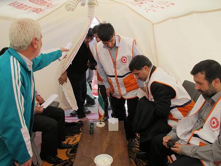 استقرار تیم‌های محب سازمان بهزیستی تا پایان سال ۹۶ در مناطق زلزله زده کرمانشاه