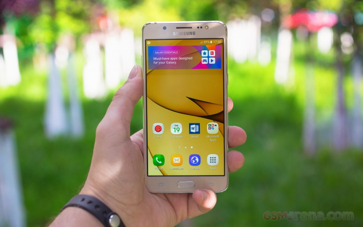 سامسونگ گوشی Galaxy J5 را بروزرسانی می‌کند