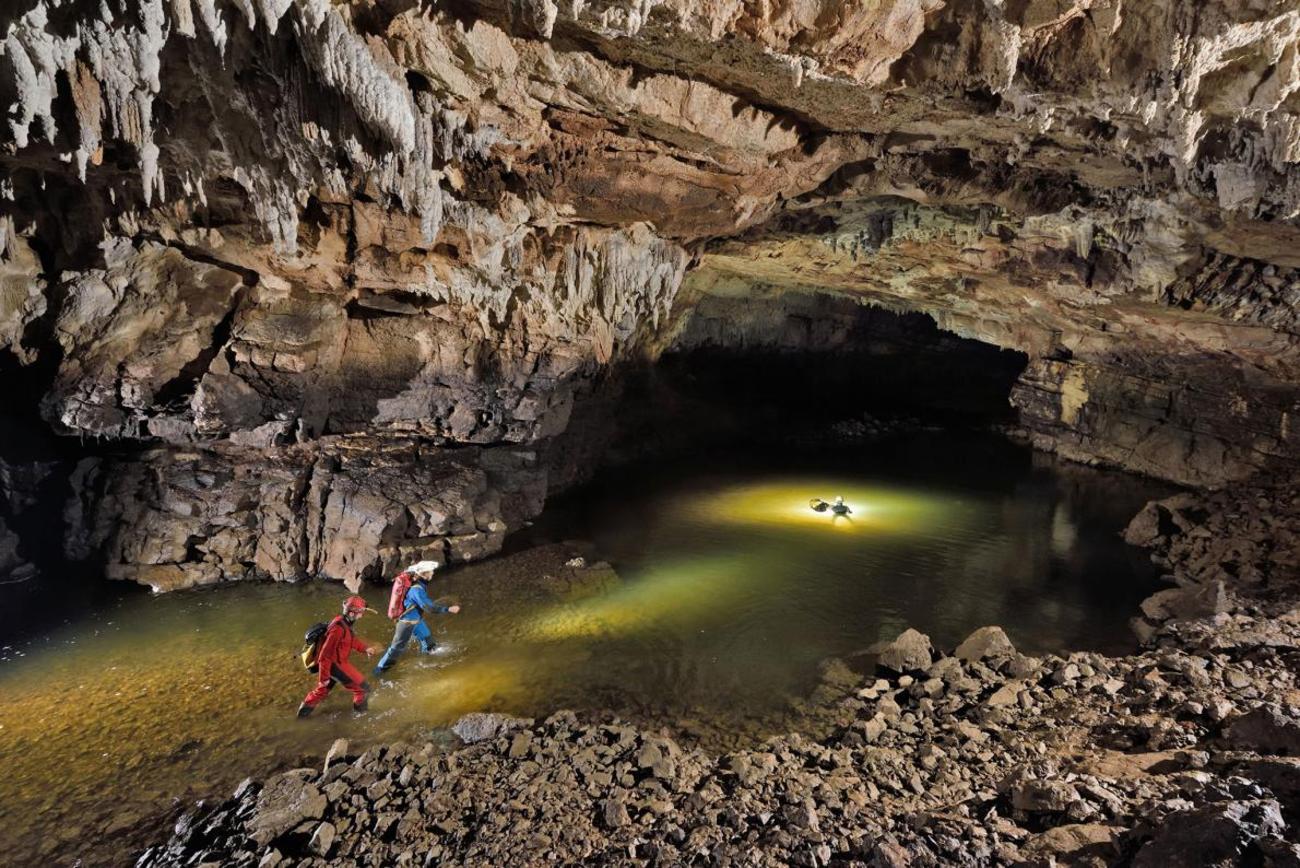تصاویری خیره‌کننده از غار‌های زیرزمینی