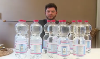 مردی که برای زنده ماندن مجبور به نوشیدن 20 لیتر آب در روز است+فیلم