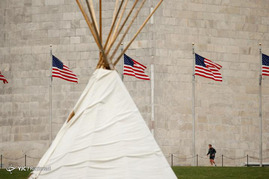 تظاهرات بومیان آمریکا در اعتراض به ادامه ساخت خط لوله نفتی 