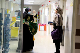 عیادت خادمان حرم شاهچراغ(ع) از بیماران خاص در شیراز‎