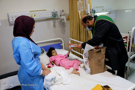 عیادت خادمان حرم شاهچراغ(ع) از بیماران خاص در شیراز‎