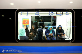 اجرای طرح کتاب یک صفحه‌ای در ایستگاه قطار شهری شیراز‎