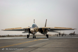 مانور هواپیماهای جنگی از پایگاه هشتم شکاری به مناسبت روز ارتش‎ - اصفهان
