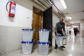 تحویل صندوق‌های اخذ رای در اصفهان