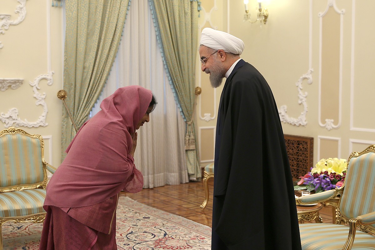 الرئيس روحاني يستقبل وزير الخارجية الهندي في مقر اقامته بنيودلهي