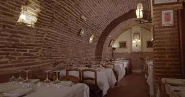 تعرف على أقدم مطعم فى العالم عمره 293 سنة وفرنه لم يطفئ أبدا