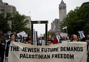 محتجون يهود في واشنطن ينددون بنقل السفارة الأمريكية إلى القدس