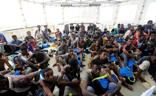 بالصور..سفينة إغاثة تنقذ 141 مهاجرا قبالة السواحل الليبية