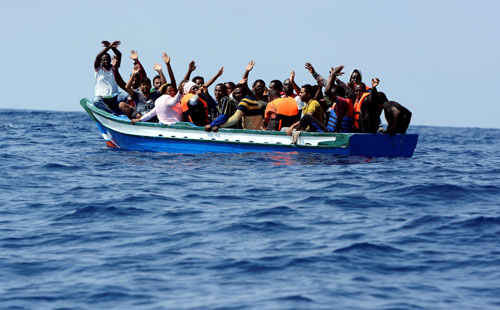 بالصور..سفينة إغاثة تنقذ 141 مهاجرا قبالة السواحل الليبية