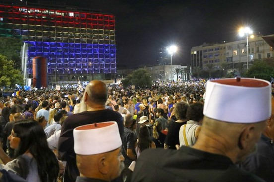 80 ألفاً يتظاهرون في تل أبيب ضد قانون القومية والأمم المتحدة تحقّق بشأنه