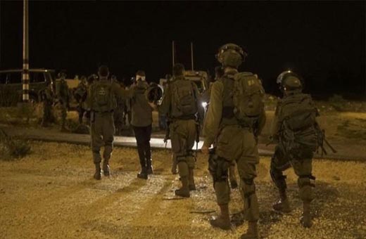 الاحتلال يعتقل 15 مواطنا بالضفة ويزعم العثور على سلاح