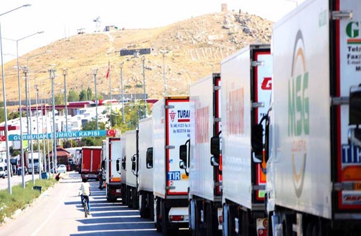 شاحنات تركية تطلب رسميا السماح بمرور الترانزيت من سورية