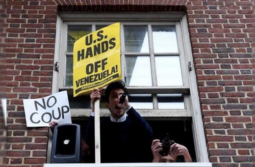 الشرطة الأمريكية تفشل في إخراج المعتصمين من السفارة الفنزويلية