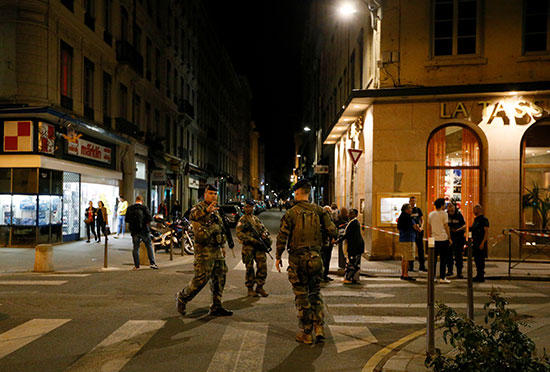 انتشار أمنى مكثف فى ليون بفرنسا بعد تفجير أدى إلى إصابة 13 شخصا
