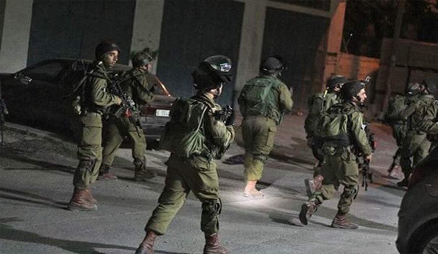 الاحتلال يعتقل 17 فلسطينيا من الضفة والقدس المحتلتين