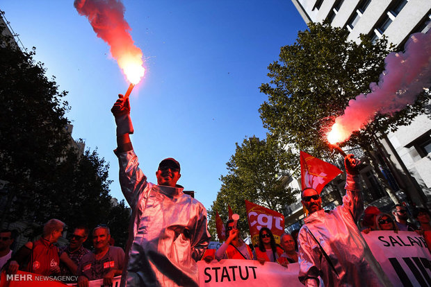 French government employees protest to labor reforms