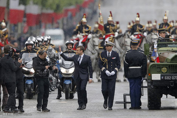 Macron officially enters Élysée presidential Palace
