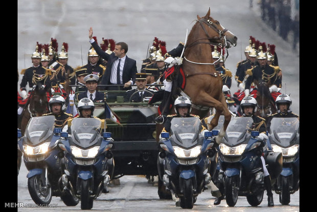 Macron officially enters Élysée presidential Palace