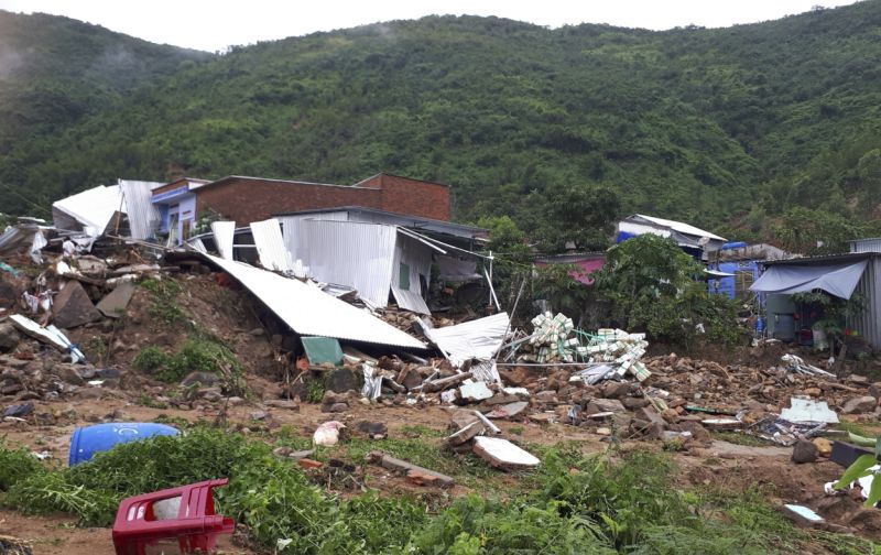 Landslides kill 13, leave 4 missing in south central Vietnam