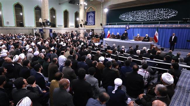 Leader meets with participants at intl. conference on Islamic unity