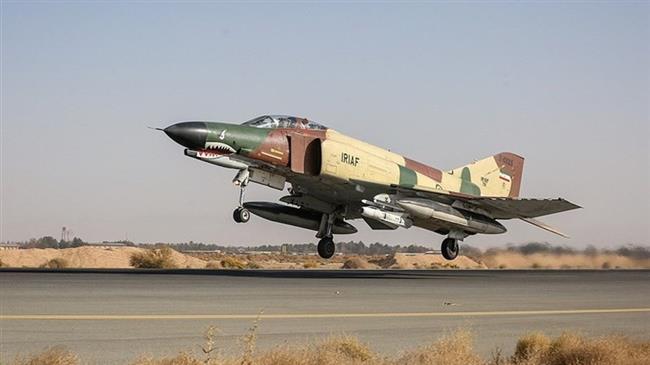Iranian Army overhauls F-4 fighter jet: Report