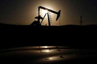 Oil could rise to $100 by 2019 as global markets tighten, merchants warn