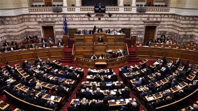Greek MPs narrowly approve name deal with Macedonia