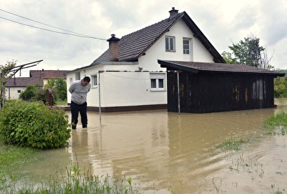 Floods hit Bosnia, triggering alarm in Balkans