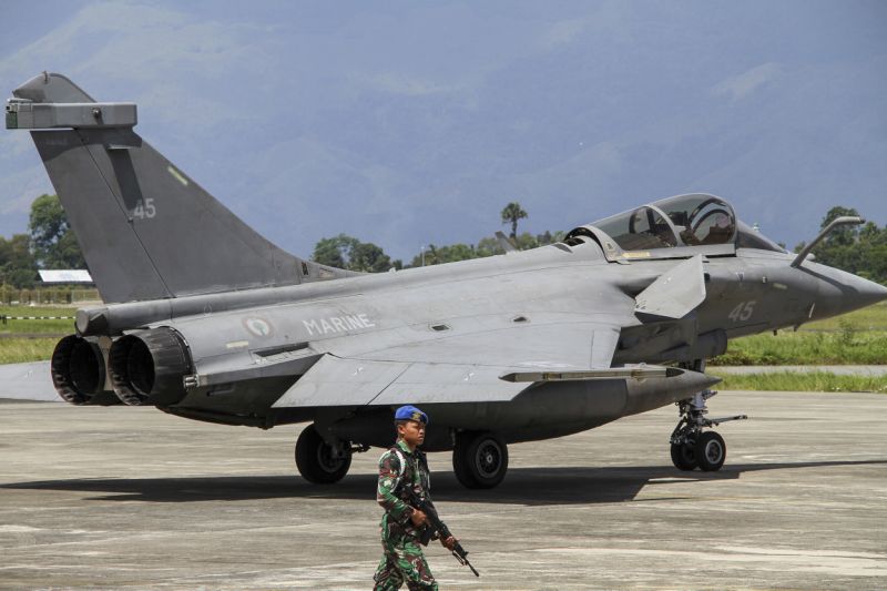 7 French fighter jets make emergency landing in Indonesia