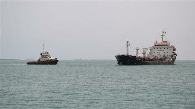 Crew fixing Iran oil tanker broken down in Red Sea
