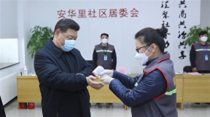 China virus death toll passes 1,000; president makes rare visit to coronavirus patients