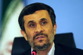 احمدی نژاد از فردوسی پژوهان تجلیل کرد