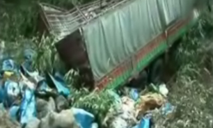 فیلم / سقوط کامیون به دره پنجاه متري