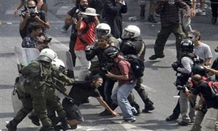 دستگيري 40 تن از تظاهرات كنندگان يوناني