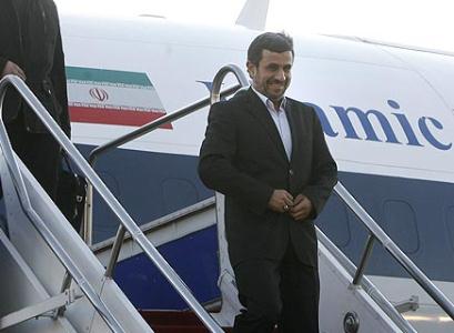 احمدي‌نژاد وارد جزيره بالي اندونزي شد