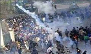 استفاده پليس مصر از گاز اشک آور براي متفرق کردن دانشجويان الازهر