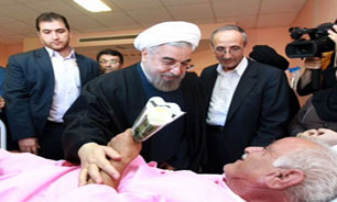 عيادت "رئيس‌جمهور" از مصدومان زلزله برازجان + فیلم