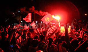 شلیک گاز اشک آور به سوی تظاهرکنندگان از سوی نيروهای امنيتی تونس