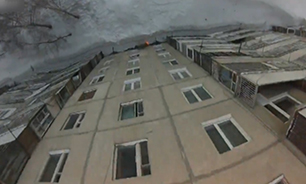 پرش نوجوان روسی از ساختمان 30 متری + فیلم