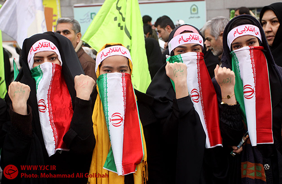 در حاشیه راهپیمایی 22 بهمن/ حضور با لباسی خاص در یک جشن تولد+ عکس
