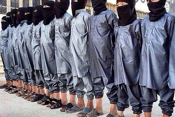 استفاده داعش و طالبان از فیلم‌های غیراخلاقی برای آموزش کودکان انتحاری! +تصاویر