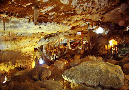 زیباترین غار آهکی ایران