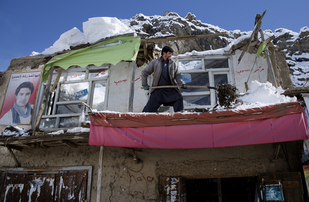 سقوط بهمن در افغانستان جان بیش از 250 نفر را گرفت+ تصاویر