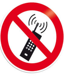 از تلفن همراه در مکان‌های عمومی استفاده نکنید!