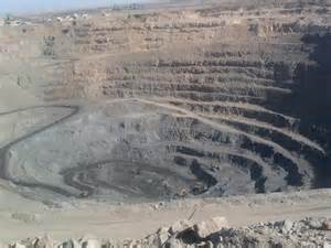معدن چادرملوی بافق با 47 سال فعالیت  در کشور / ظرفیت  ذخیره سنگ آهن چادرملو 400 تن