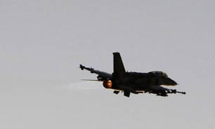 پرواز جنگندهای رژیم صهیونیستی بر فراز غزه/ توپخانه رژيم صهيونيستی منطقه‌ای را در شرق رفح بمباران کرد